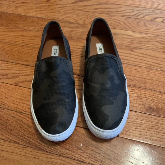 Steve Madden Shoes - *SOLD* Steve Madden Emlen Slip On Sneakers